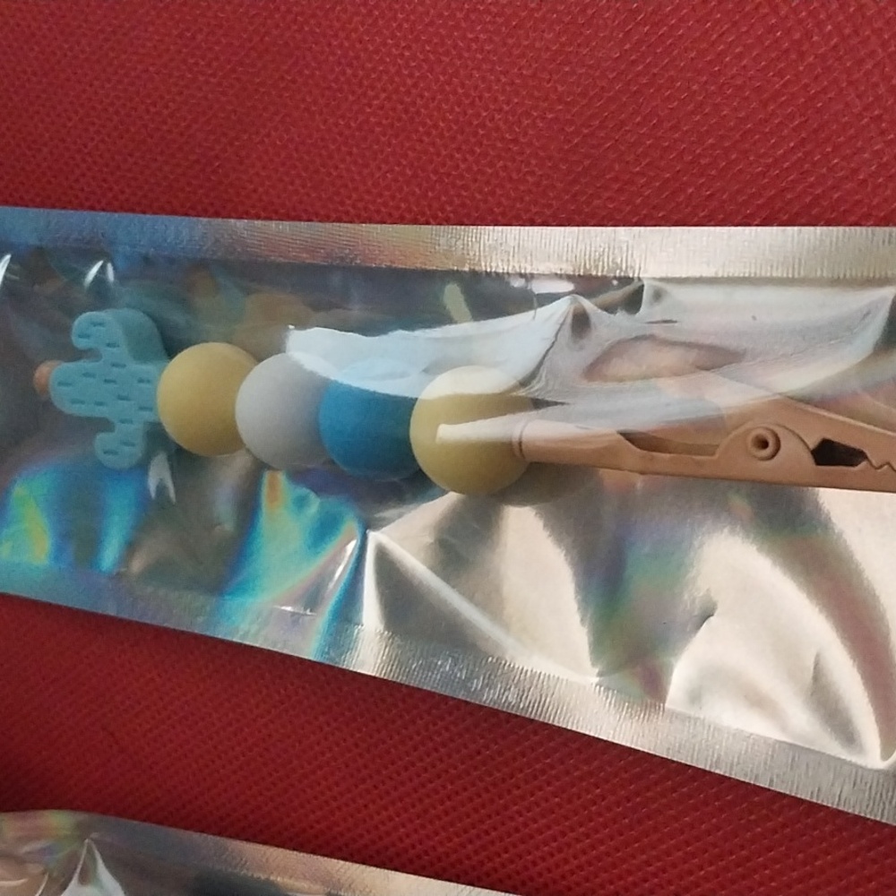 Clip badgeholder and keychain